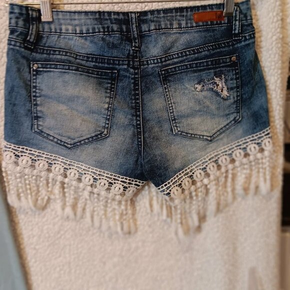 L.E.I. Ashley Low Rise Junior Size 9 Lace Fringe Shorts & Shein Medium Crop Top - Picture 12 of 16